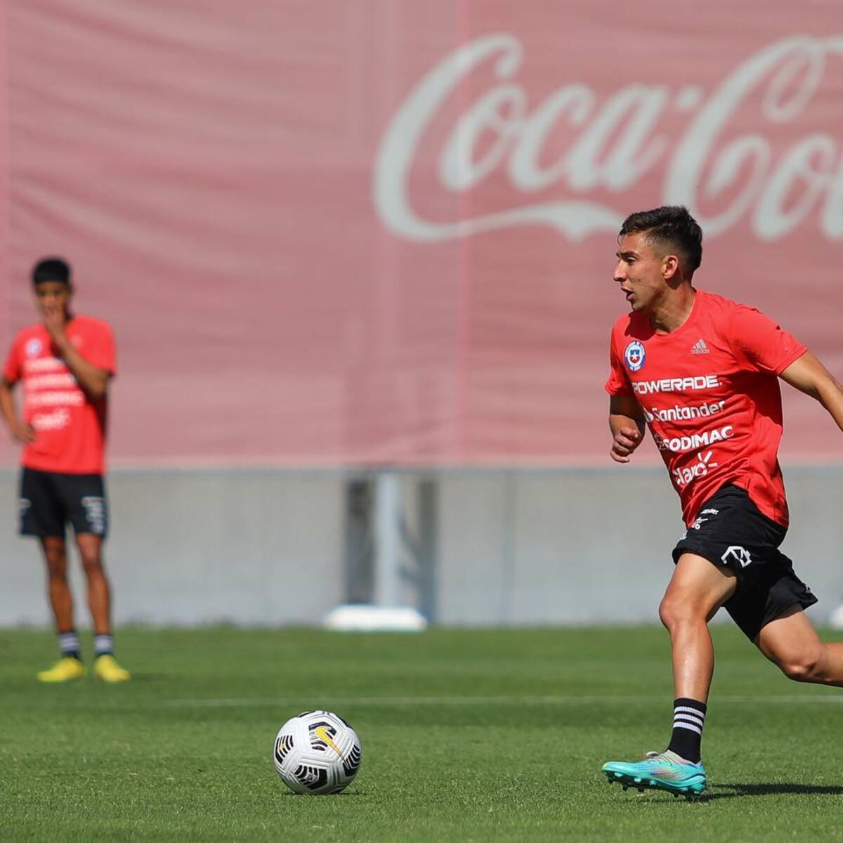 Joven promesa del fútbol chileno anuncia su retiro con duro mensaje: “Me cortaron las alas”