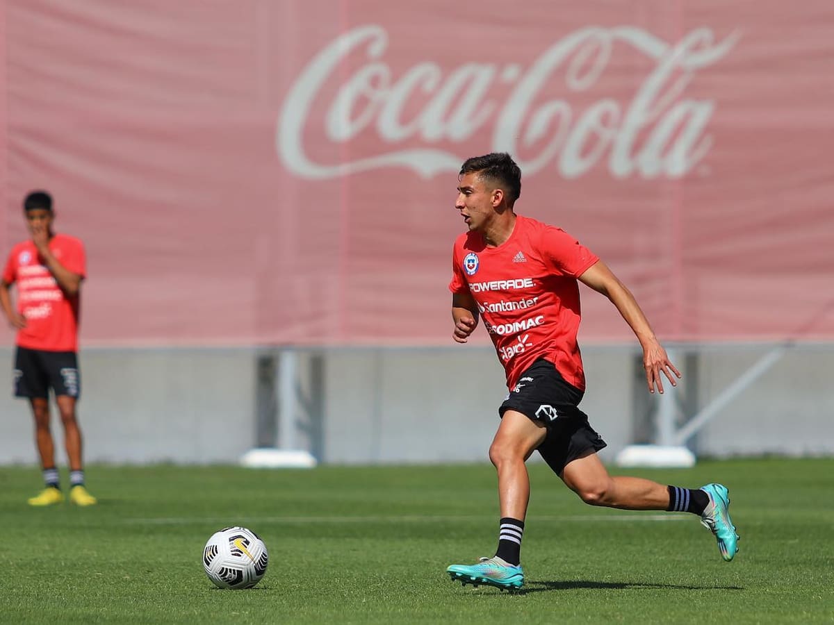 Joven promesa del fútbol chileno anuncia su retiro con duro mensaje: “Me cortaron las alas”