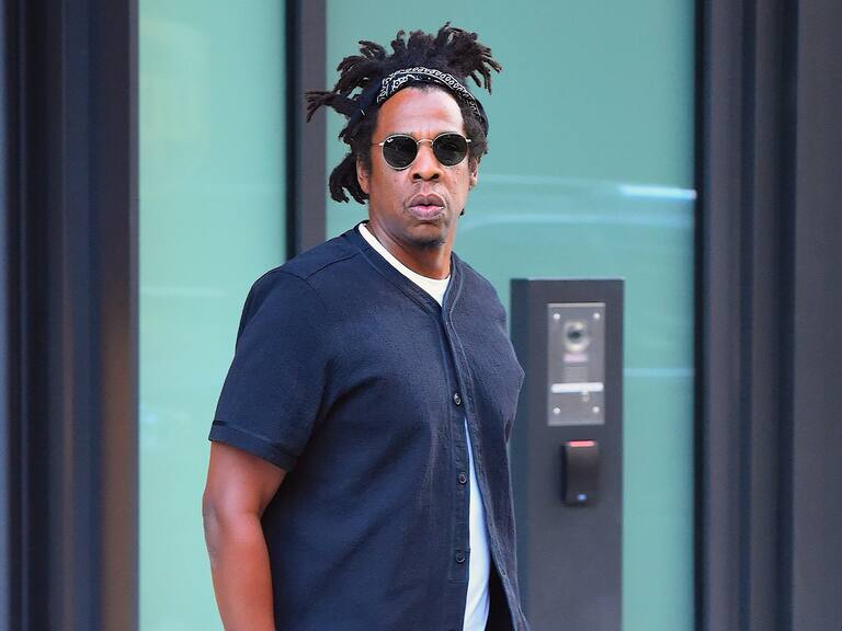 Fue detenida: Fanática de Jay-Z se infiltró en un avión solo para conocer al rapero