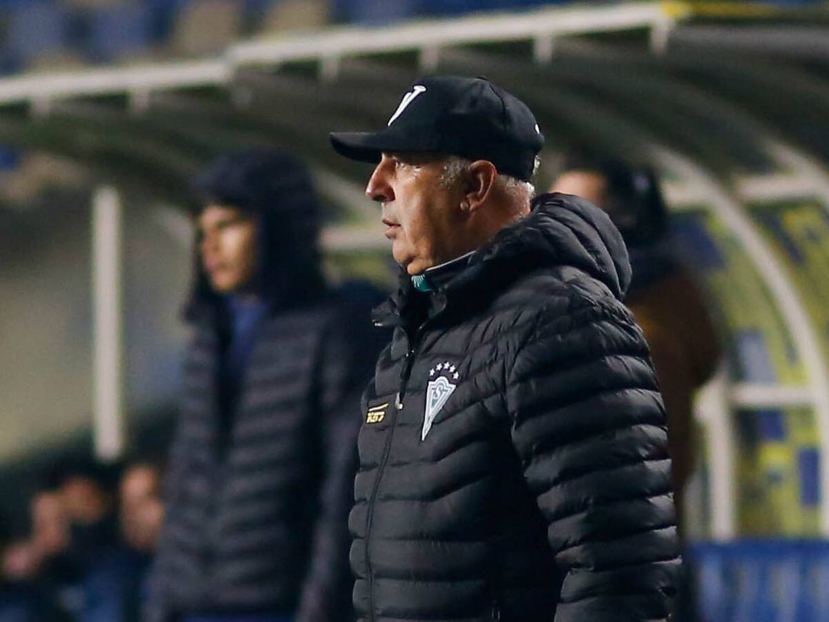 “Que nos dé vergüenza”: los lamentos del DT de Wanderers tras caer por goleada y quedar fuera de la Copa Chile