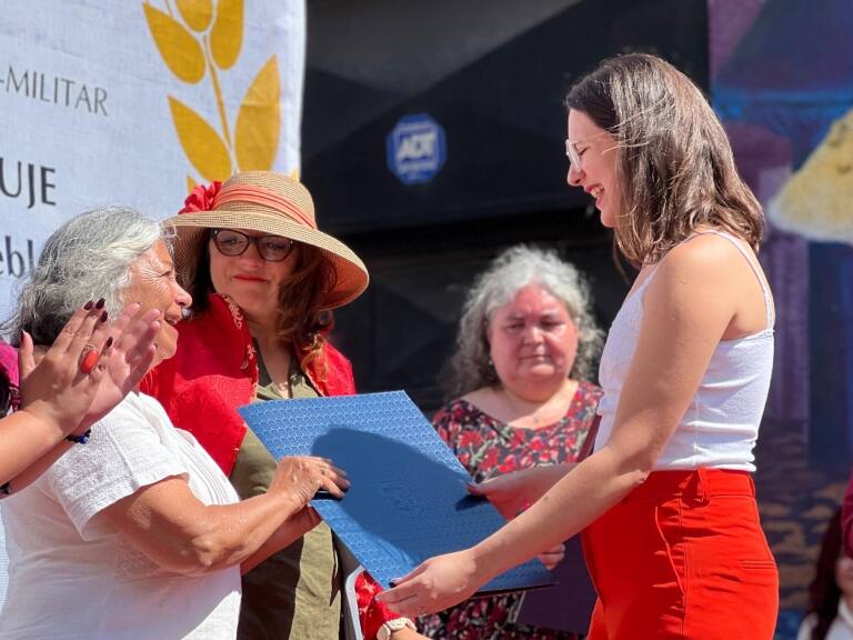Oficializan cambio de nombre de calle en Santiago por el de un detenido desaparecido en el golpe de Estado