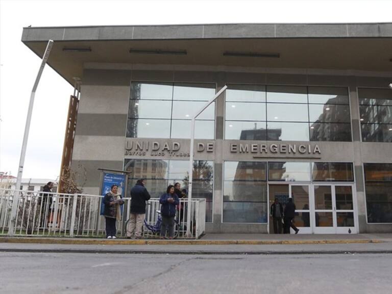 Neurocirujano y docente de la U. de Chile felicitó a médicos que operaron con linternas de celulares