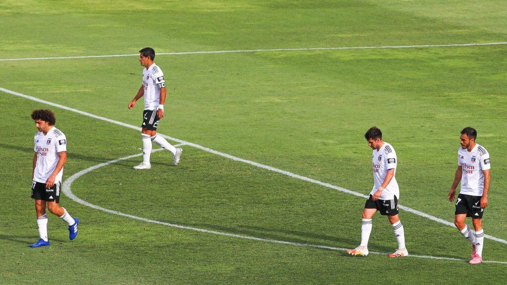 31 DE ENERO DE 2021/SANTIAGOEl jugador Jeisson Vargas marca de remate el uno a cero frente a Colo Colo, jugadores de Colo Colo se lamentan, durante el partido valido por vigsima sexta fecha del Campeonato Nacional AFP PlanVital 2020, entre Colo Colo y Unin La Calera, disputado en el Estadio Monumental.
FOTO: SEBASTIAN ORIA/AGENCIAUNO