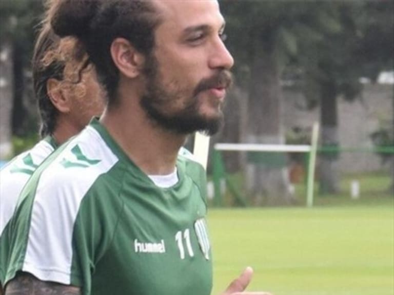 Daniel Osvaldo volvió del retiro y ya se integró a las prácticas de Banfield