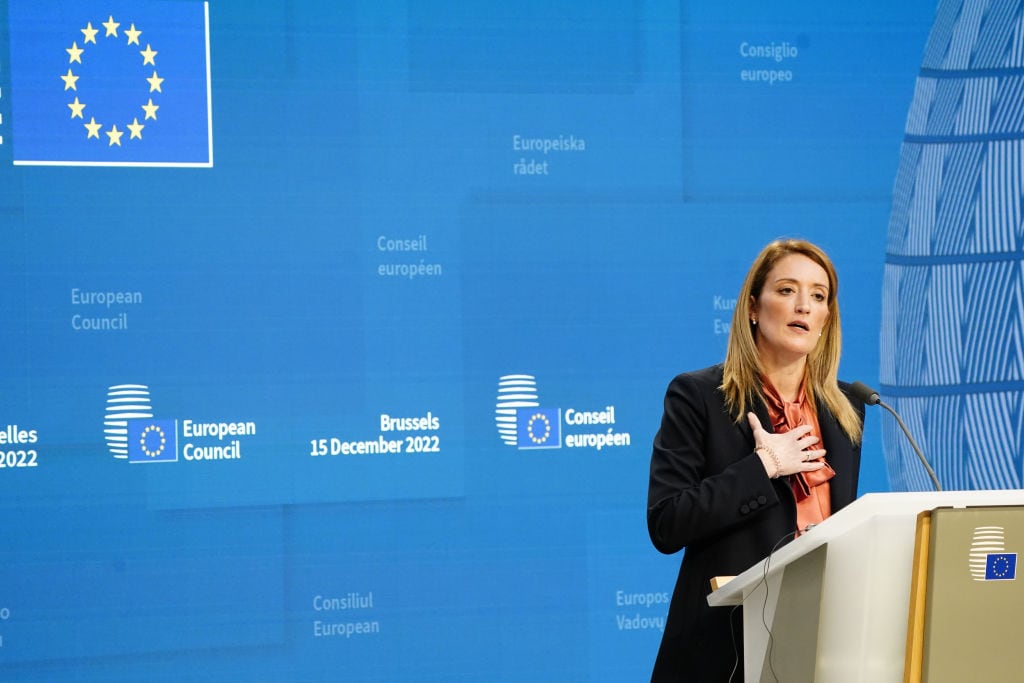 La titular del Parlamento Europeo Roberta Metsola ante la prensa