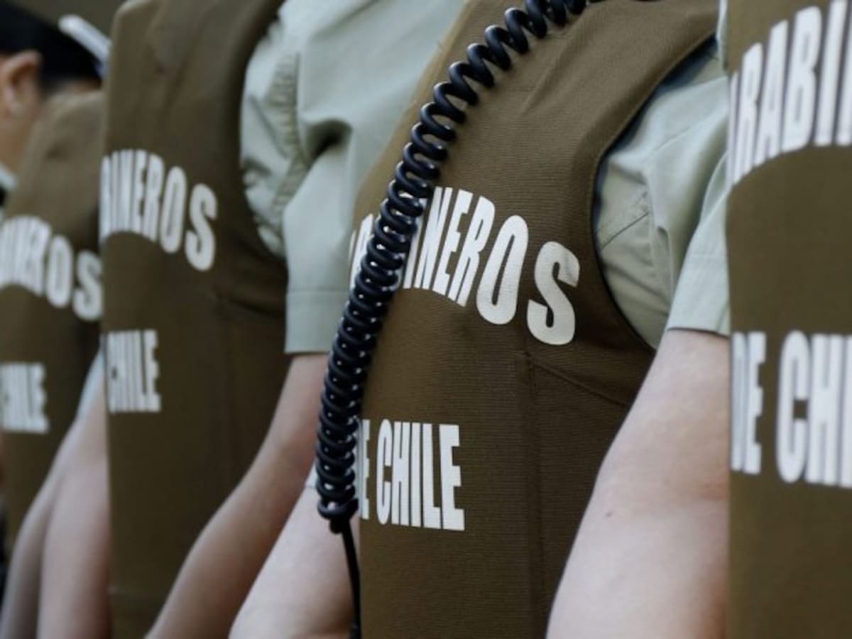 Tres carabineros son detenidos en La Granja: uno por cohecho, otro por microtráfico y un tercero por arma prohibida