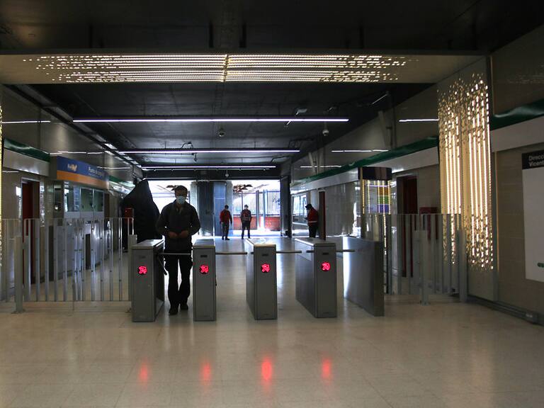 Metro de Santiago anunció el cierre de Estación Cardenal Caro de Línea 3