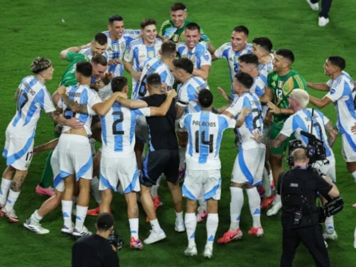 Acusan a futbolistas argentinos de racismo y homofobia tras ganarle la Copa América a Colombia