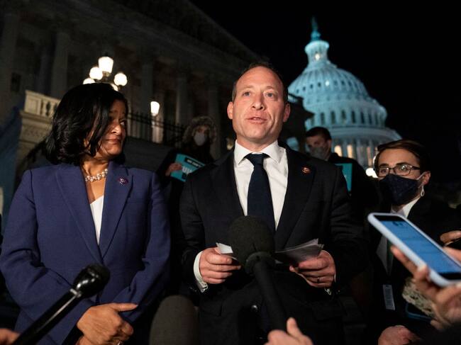 Diputados republicanos anuncian un acuerdo con la Casa Blanca para aprobar el plan de Biden