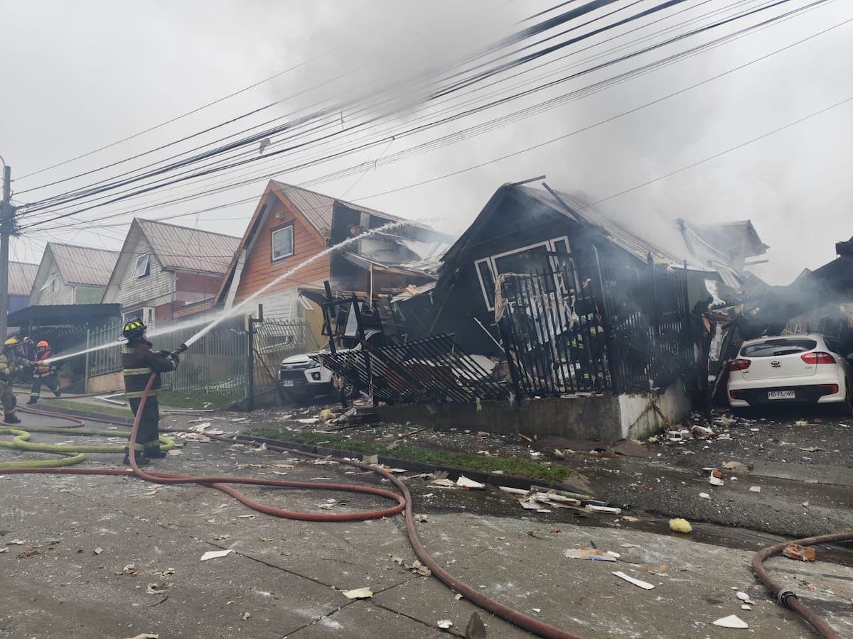 Fuga de gas termina en tragedia en Temuco: explosión deja un muerto y arrasa con una casa completa