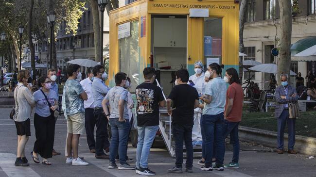03 de Febrero de 2022 / SANTIAGO
Operativo de busqueda activa Covid en Paseo Bulnes.
FOTO: LUIS FELIPE ARAYA/ AGENCIA UNO