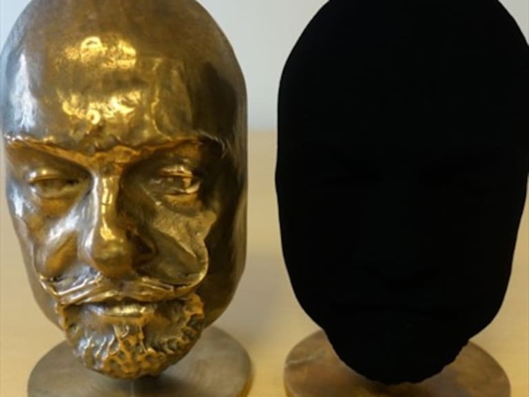 Científicos logran pintar objetos con el color más negro del mundo