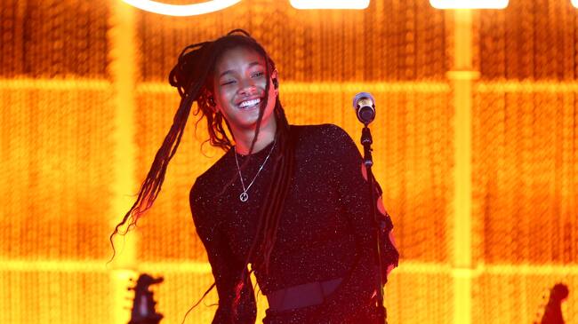 PACIFIC PALISADES, CALIFORNIA - SEPTEMBER 28: Willow Smith performs onstage during the Environmental Media Association 2nd Annual Honors Benefit Gala at Private Residence on September 28, 2019 in Pacific Palisades, California. (Photo by Tommaso Boddi/Getty Images for The Environmental Media Association)