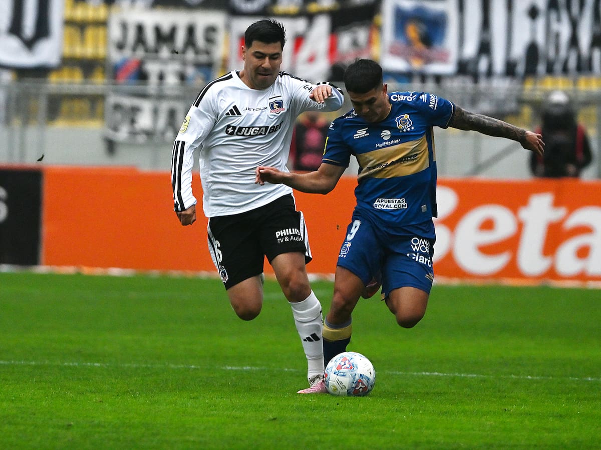 El “musical” análisis de Tomás Alarcón para la sufrida victoria de Colo Colo: “La cancha estaba resbalosa, costaba dar los pases”