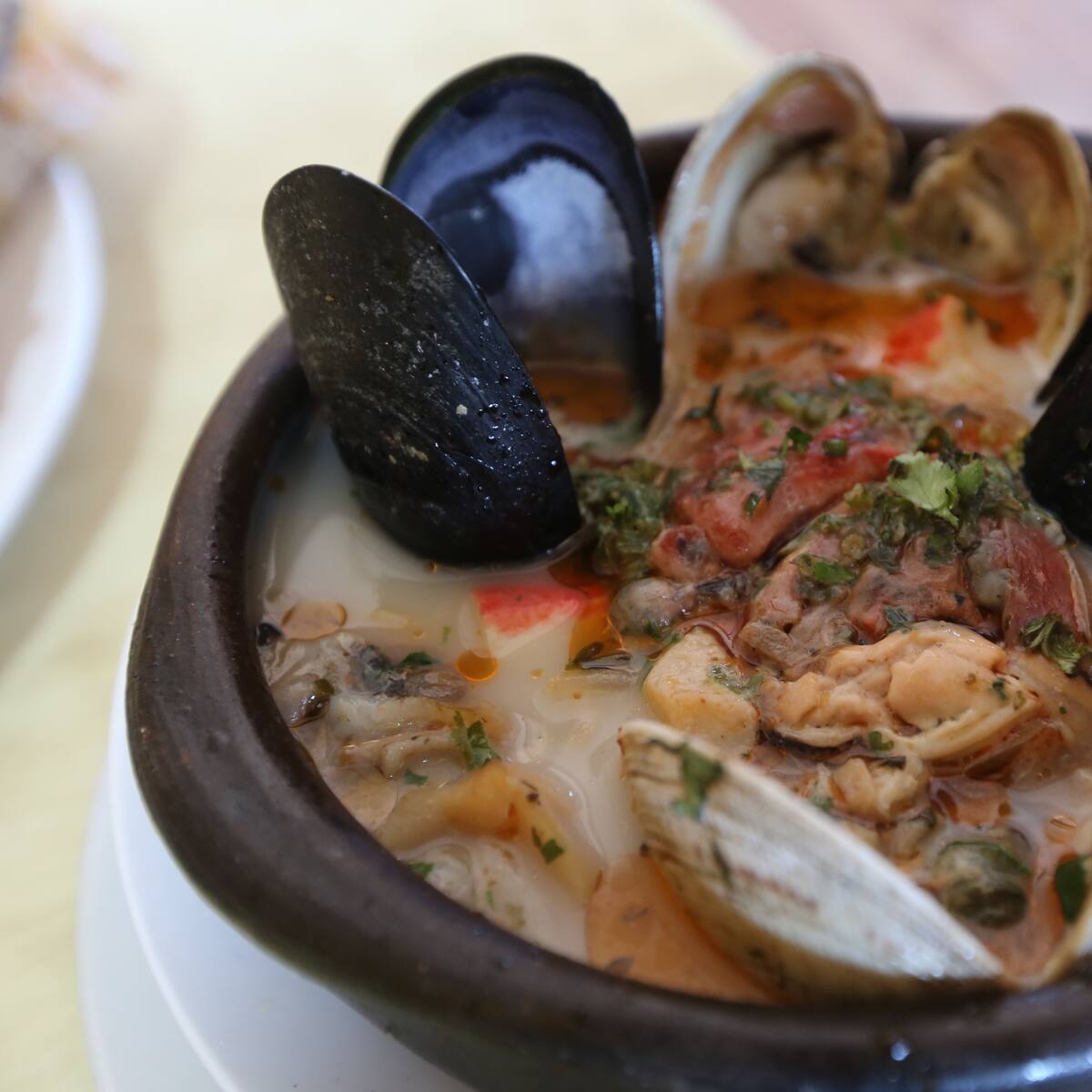 Orgullo chileno: tres clásicos de nuestra cocina marina entre los 100 más icónicos del mundo