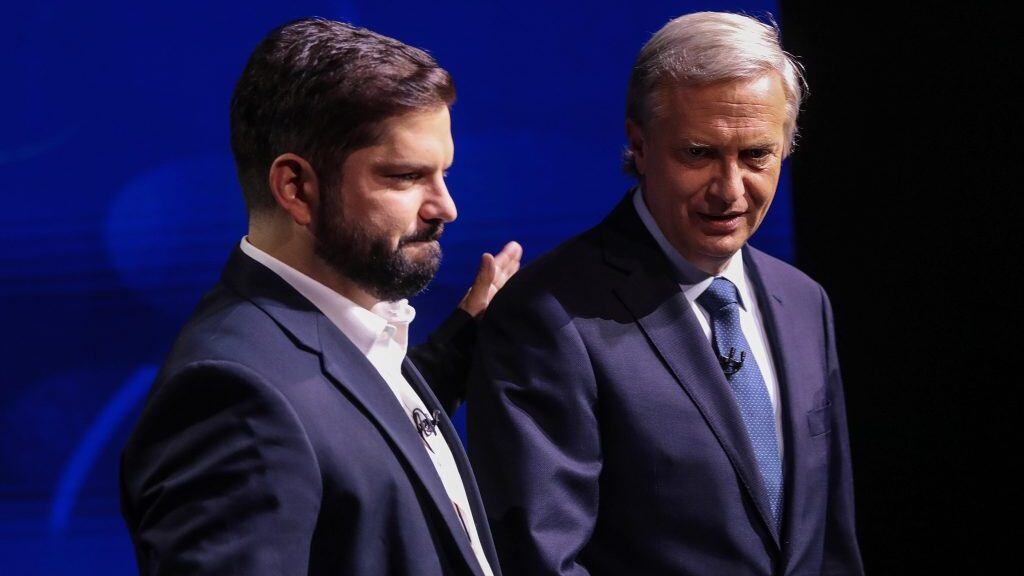 13 de diciembre del 2021/SANTIAGOGabriel Boric, candidato Presidencial, y Jose Antonio Kast, candidato Presidencial, durante el último debate anatel, que se realizó en dependencias de Televisión Nacional de Chile, a días de elecciones presidenciales 2021.
FOTO: SEBASTIAN BELTRAN GAETE/AGENCIAUNO