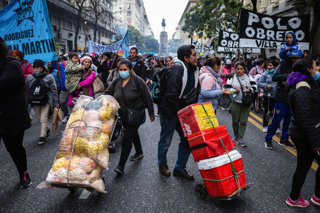 Sectores populares protestan contra los ajustes en Buenos Aires