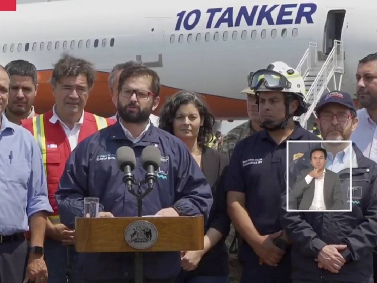 Presidente Boric valora ayuda internacional tras llegada de Ten Tanker: «Han accedido con prontitud a nuestro llamado»