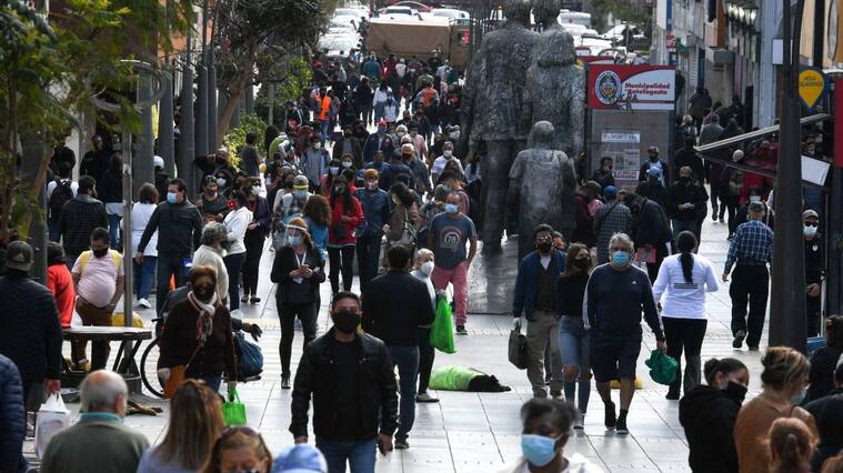 20 de julio 2020 / ANTOFAGASTACentro (calle Prat) aglomerado de personas que realizan sus diligencias ,durante cuarentena en Antofagasta debido al virus COVID-19 que afecta al país
FOTO CAMILO ALFARO /AGENCIA UNO