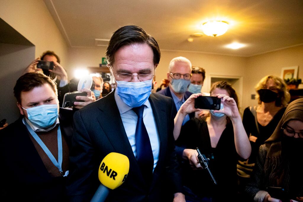 El primer ministro holandés Mark Rutte enfrenta a los medios