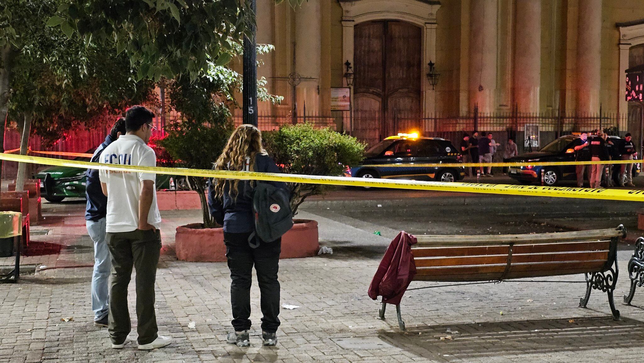 Balacera en pleno centro de Santiago deja un muerto y tres heridos cerca del Metro Santa Ana