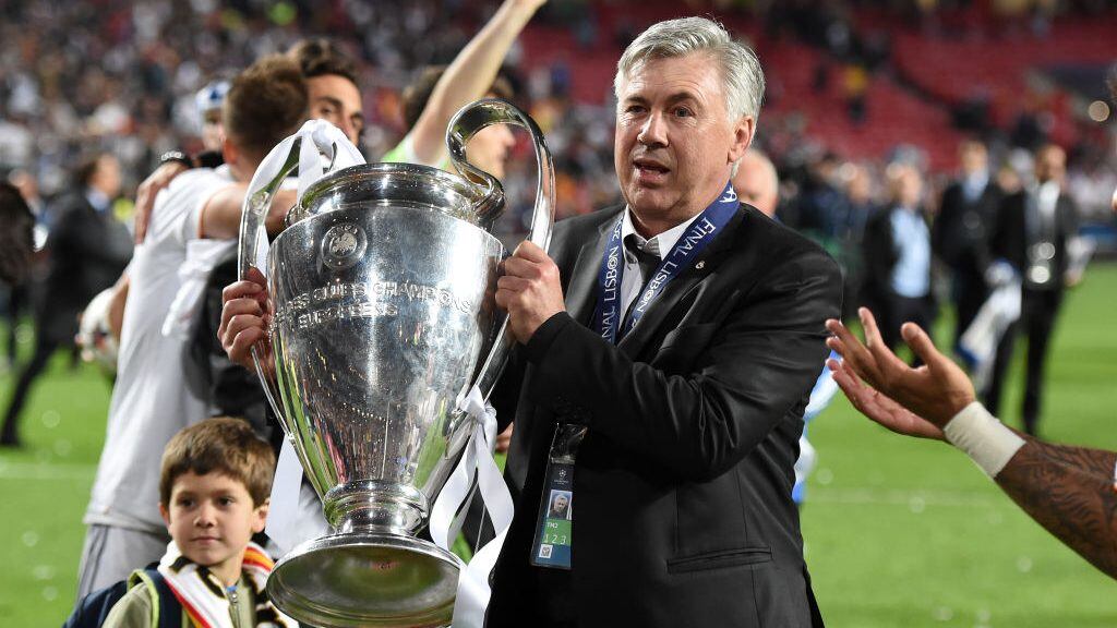 (GERMANY OUT) FUSSBALL CHAMPIONS LEAGUE FINALE SAISON 2013/2014Real Madrid - Atletico Madrid
Trainer Carlo Ancelotti (Real Madrid) jubelt mit dem Pokal (Photo by Pressefoto Ulmerullstein bild via Getty Images)