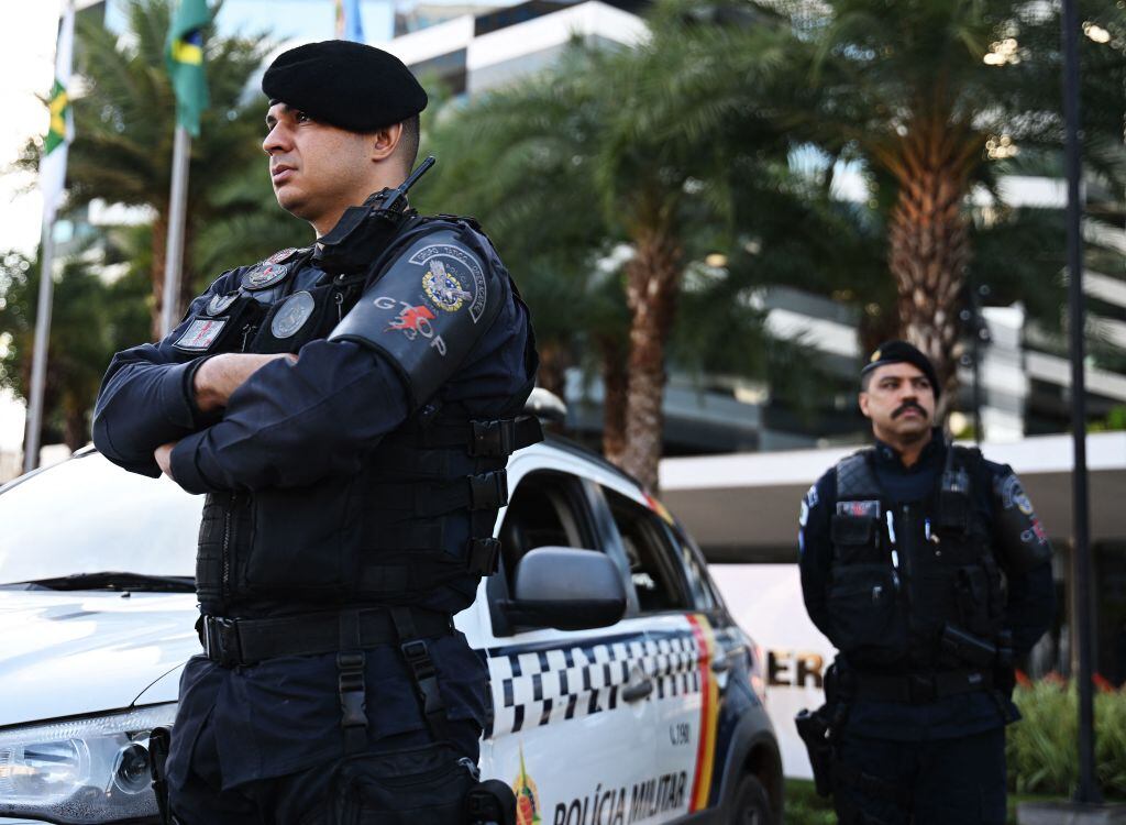Efectivos de la policía militar en las afueras de su cuartel central en Brasilia