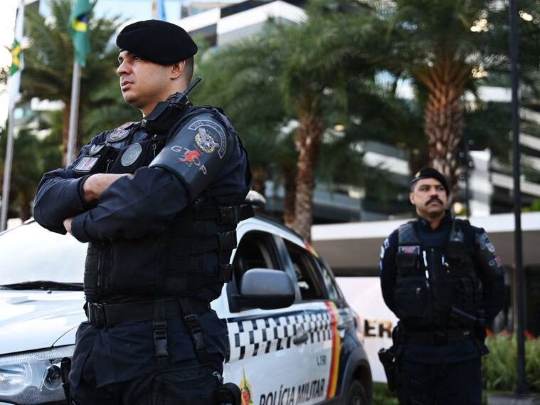 Efectivos de la policía militar en las afueras de su cuartel central en Brasilia