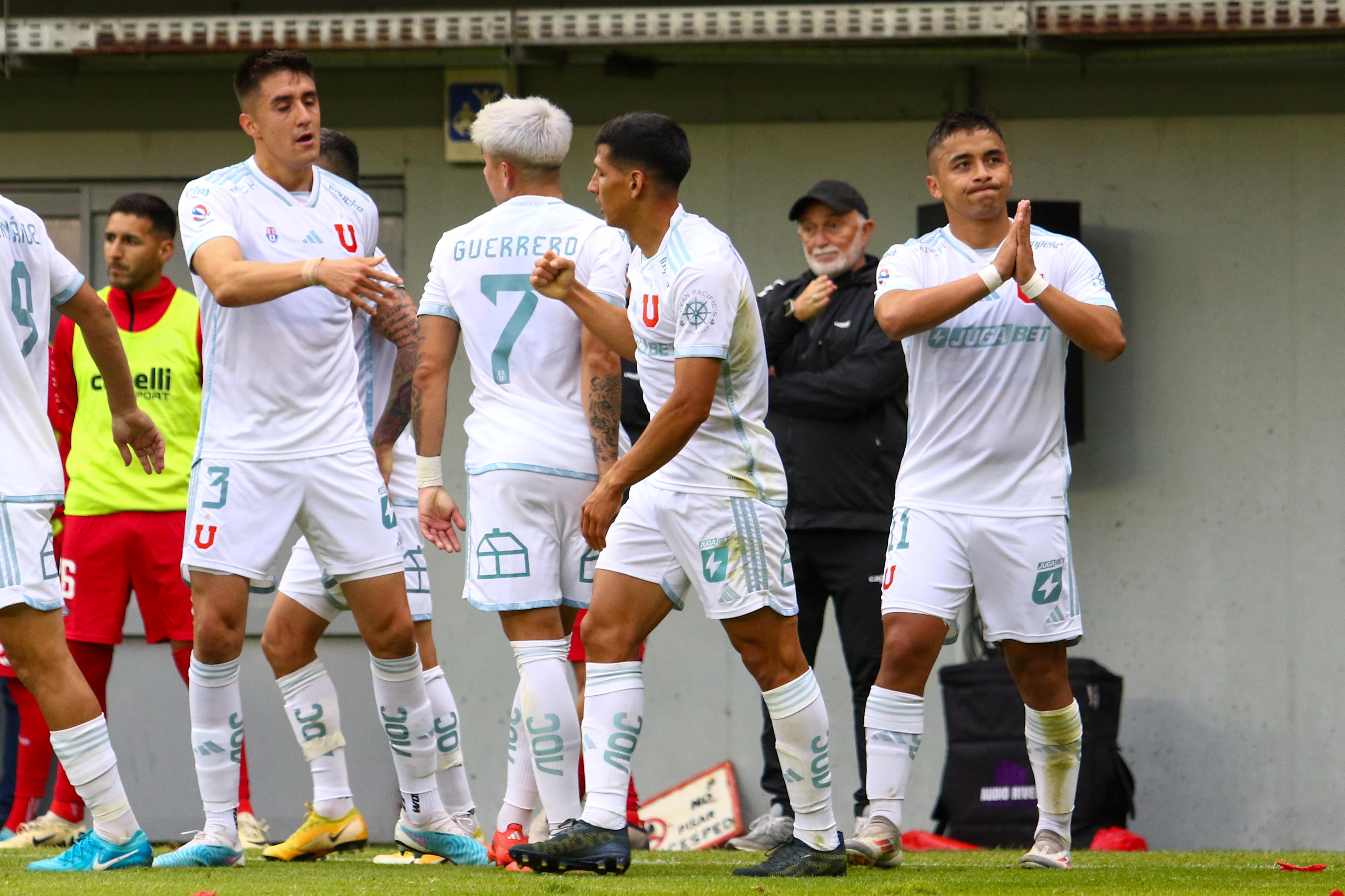 ¡Con lo justo! Así fue el gol de Nicolás Guerra para la provisoria ventaja azul sobre Ñublense | Agencia Uno
