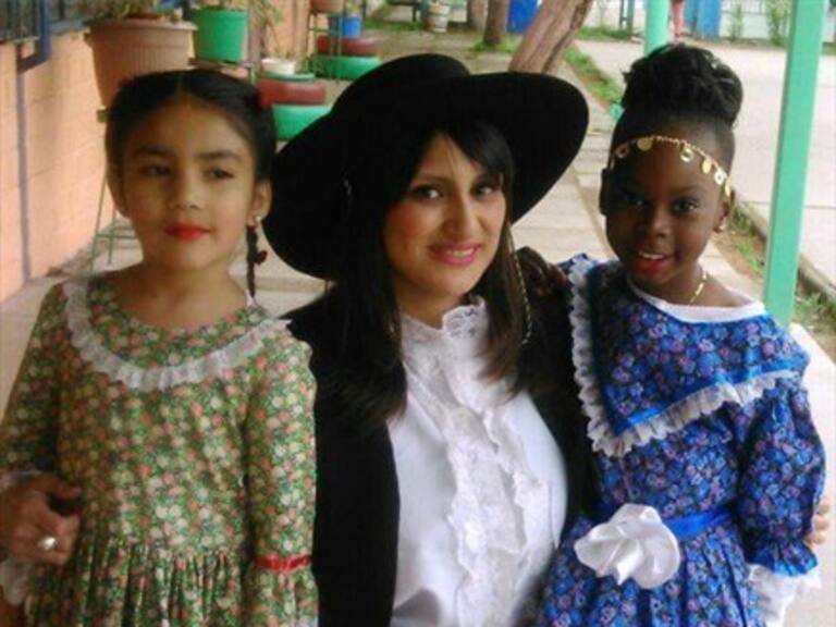 Comunidad haitiana en Chile comparte fotos de sus hijos con trajes típicos chilenos