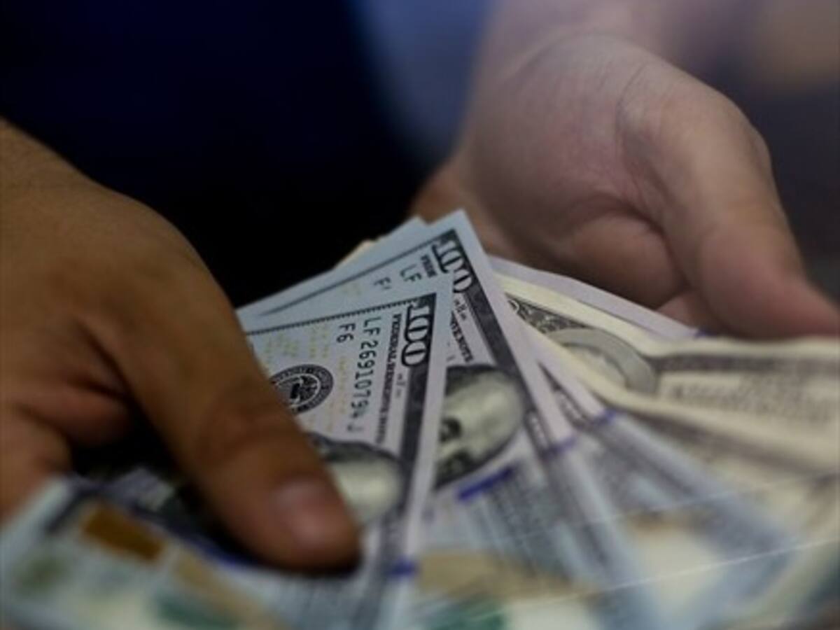 Dólar registra fuerte caída tras la segunda vuelta presidencial