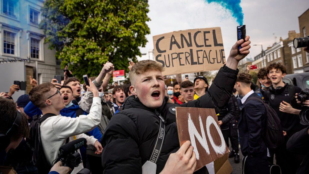 LONDON, ENGLAND - APRIL 20: Fans of Chelsea Football Club protest against the European Super League outside Stamford Bridge on April 20, 2021 in London, England. Six English premier league teams have announced they are part of plans for a breakaway European Super League. Arsenal, Manchester United, Manchester City, Liverpool, Chelsea and Tottenham Hotspur will join 12 other European teams in a closed league similar to that of the NFL American Football League. In a statement released last night, the new competition "is intended to commence as soon as practicable" potentially in August. (Photo by Rob Pinney/Getty Images)