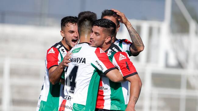 4 de Diciembre del 2021/SANTIAGOCarlos Villanueva(c) celebra su primer gol y el 1 a 0 de Palestino ,durante el partido valido por la Trigésima Cuarta fecha del Campeonato Nacional AFP PlanVital 2021, entre Palestino vs Ñublense, disputado en el estadio Municipal de la Cisterna.
FOTO:FRANCISCO LONGA/AGENCIAUNO