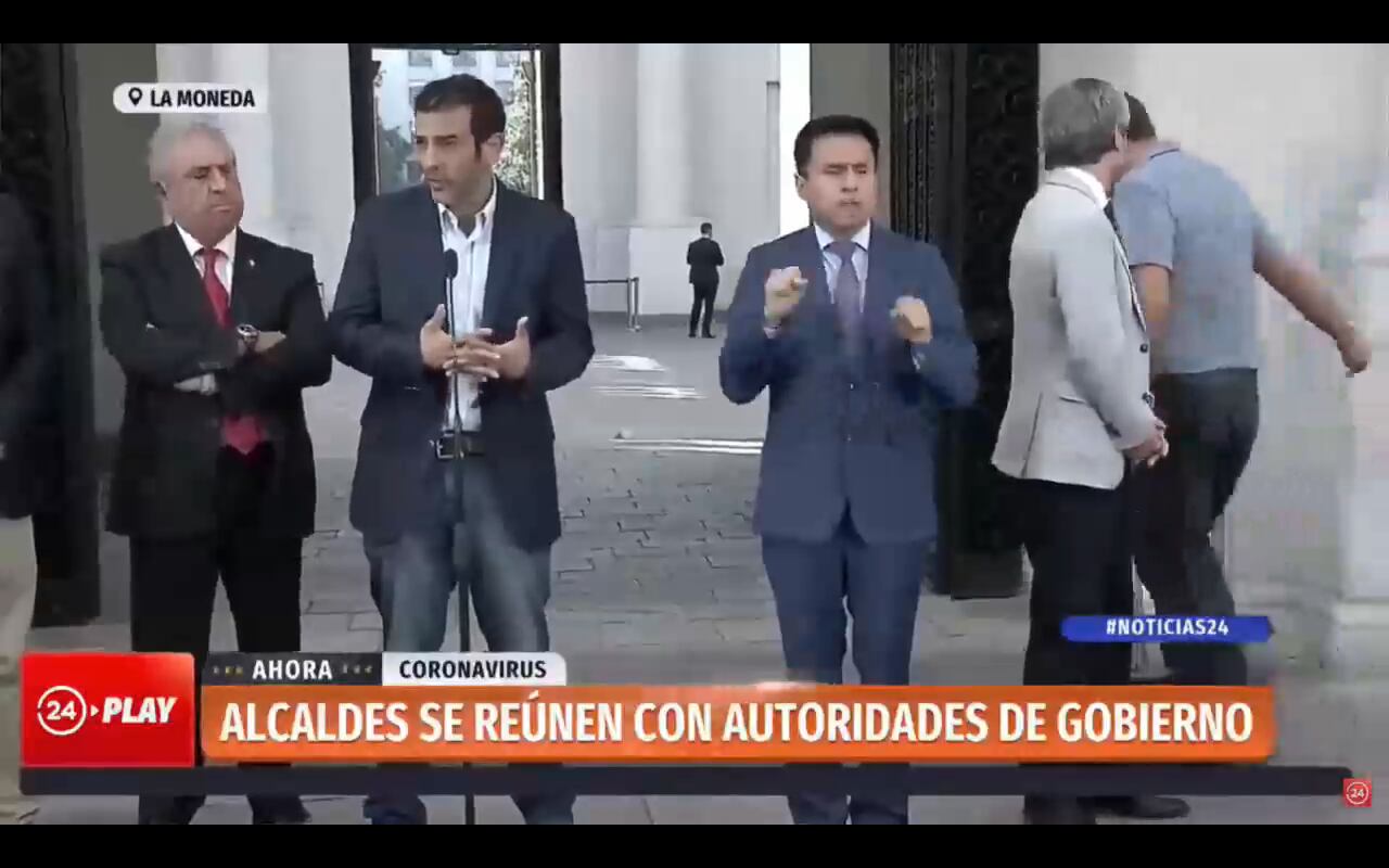 Momento en que se retira alcalde Codina