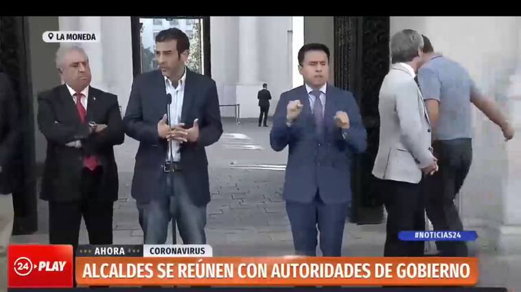 Momento en que se retira alcalde Codina