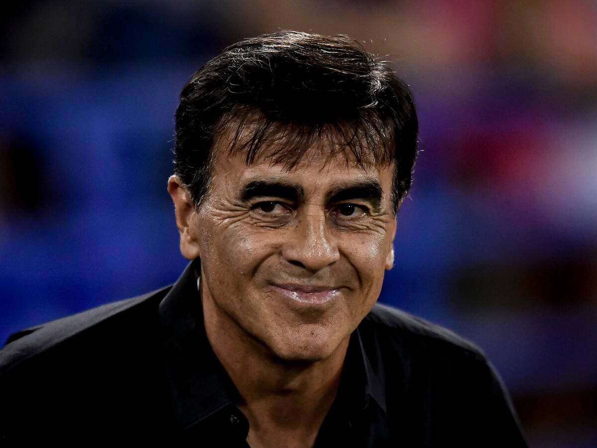 Gustavo Quinteros respira en Vélez: venció en la agonía a Gimnasia y sumó su primer triunfo en Argentina