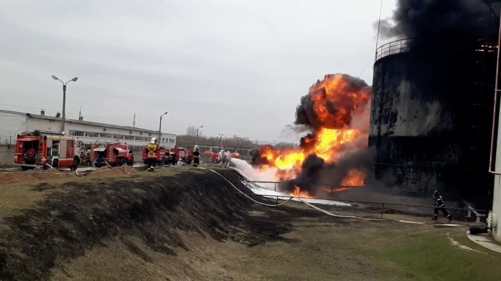 Gran incendio afecta a un depósito de crudo en Bélgorod