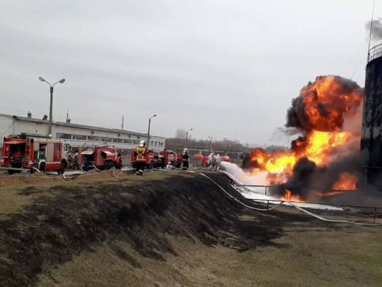 Gran incendio afecta a un depósito de crudo en Bélgorod