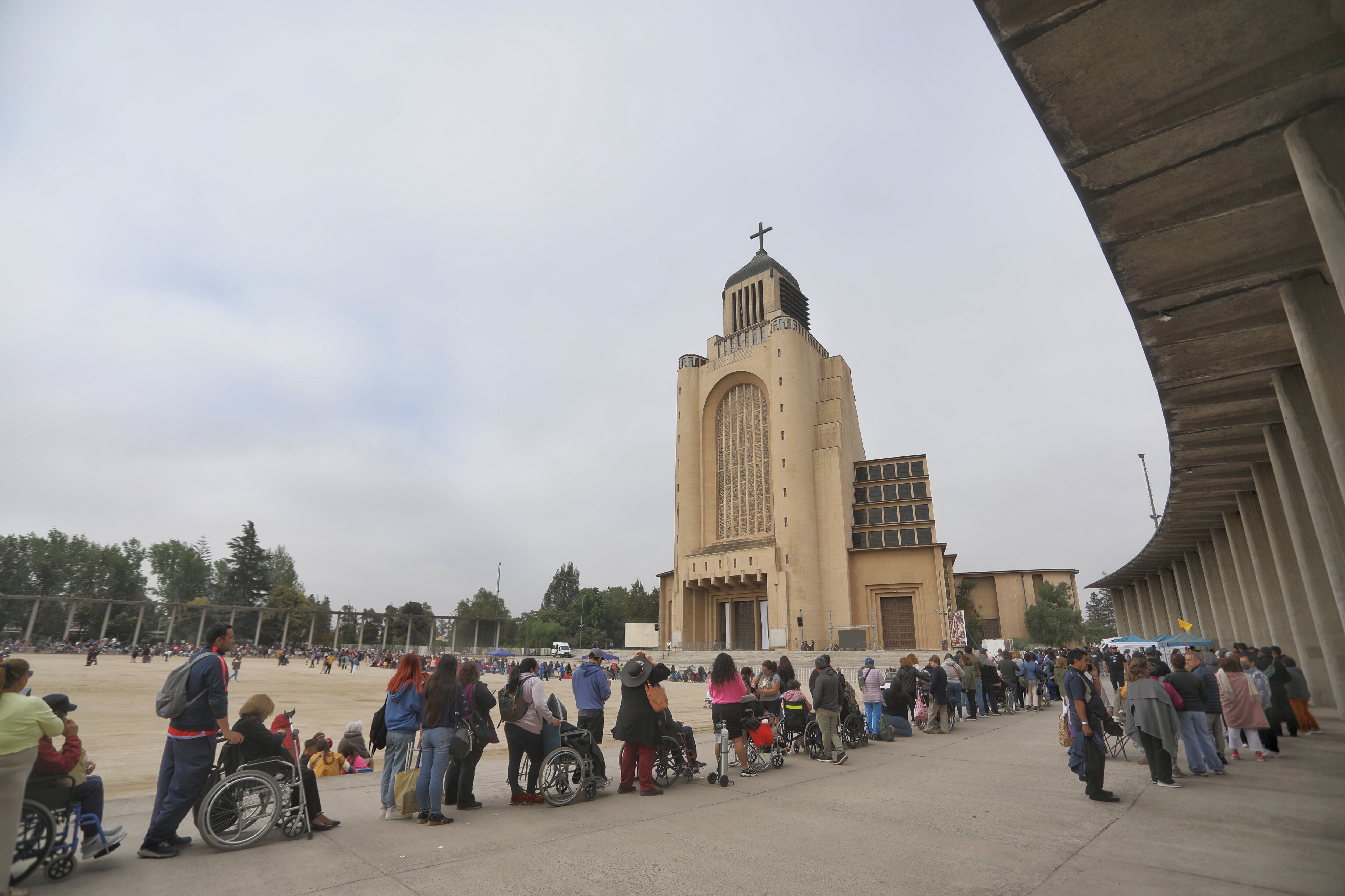Masiva convocatoria: miles de personas llegan a Maipú para visitar a la “sanadora de Rosario”