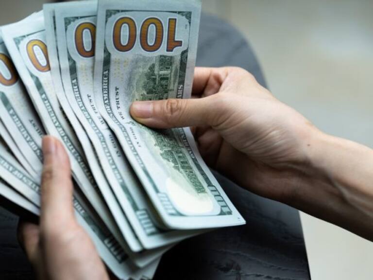 Dólar en Chile: divisa cierra con importante caída de más de 17 pesos