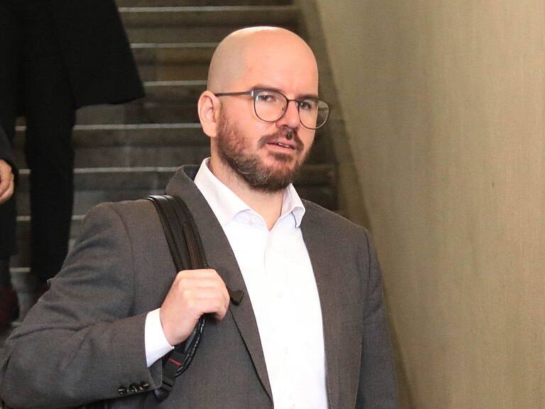 «Voy a seguir trabajando»: ministro Jackson descarta renunciar ante presiones