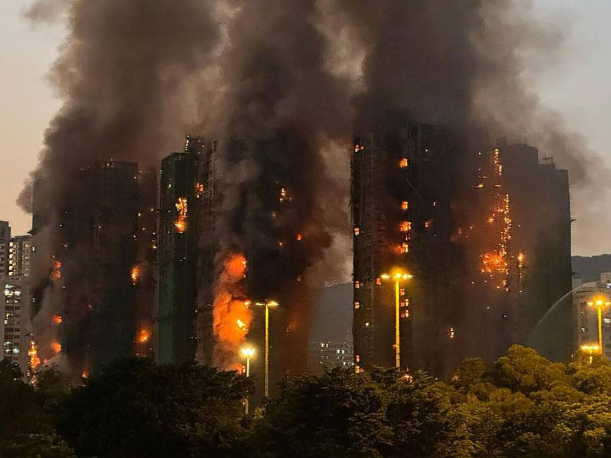 Incendio de gran magnitud en edificios de Hong Kong deja al menos 4 muertos y personas atrapadas