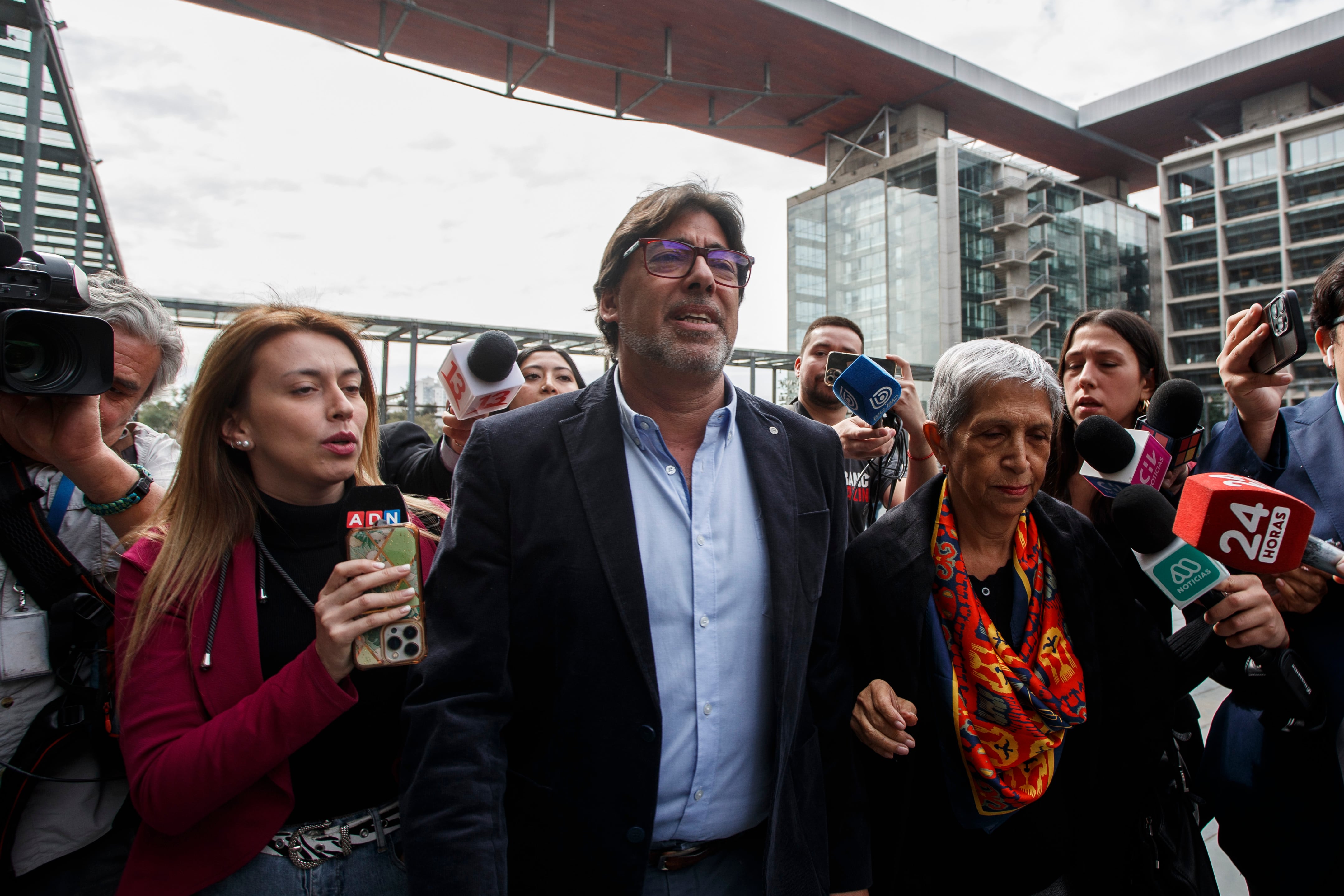 19 de abril 2024 / SANTIAGO
El alcalde de Recoleta, Daniel Jadue, asiste al Centro de Justicia para reclamar por la prohibición de salida del país que tuvo recientemente al intentar viajar hacia Venezuela.
FRANCISCO PAREDES / AGENCIA UNO