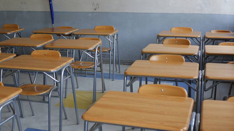 Sala de clases vacía por coronavirus Covid-19. Colegio
