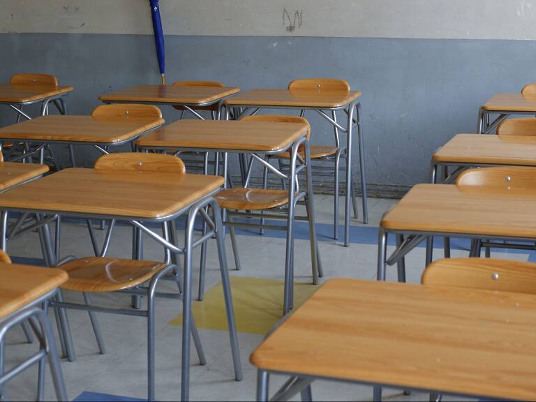 Sala de clases vacía por coronavirus Covid-19. Colegio