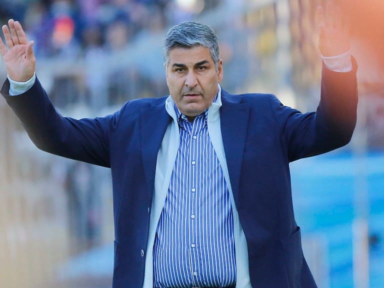 Universidad de Chile oficializó el despido del técnico Santiago Escobar