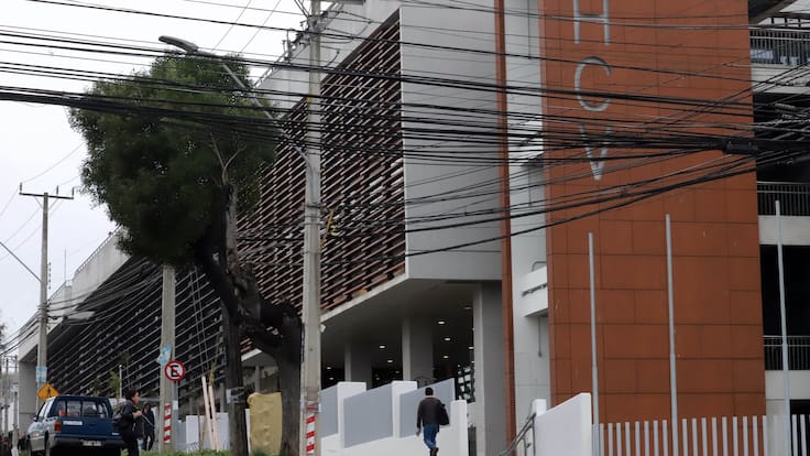 Crisis en Hospital de San Antonio: 22 médicos renuncian en apoyo a directora removida por constratación de exministra Vega