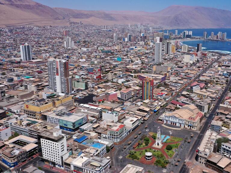 Mujer recibirá millonaria indemnización en Iquique por inundación que afectó a su casa