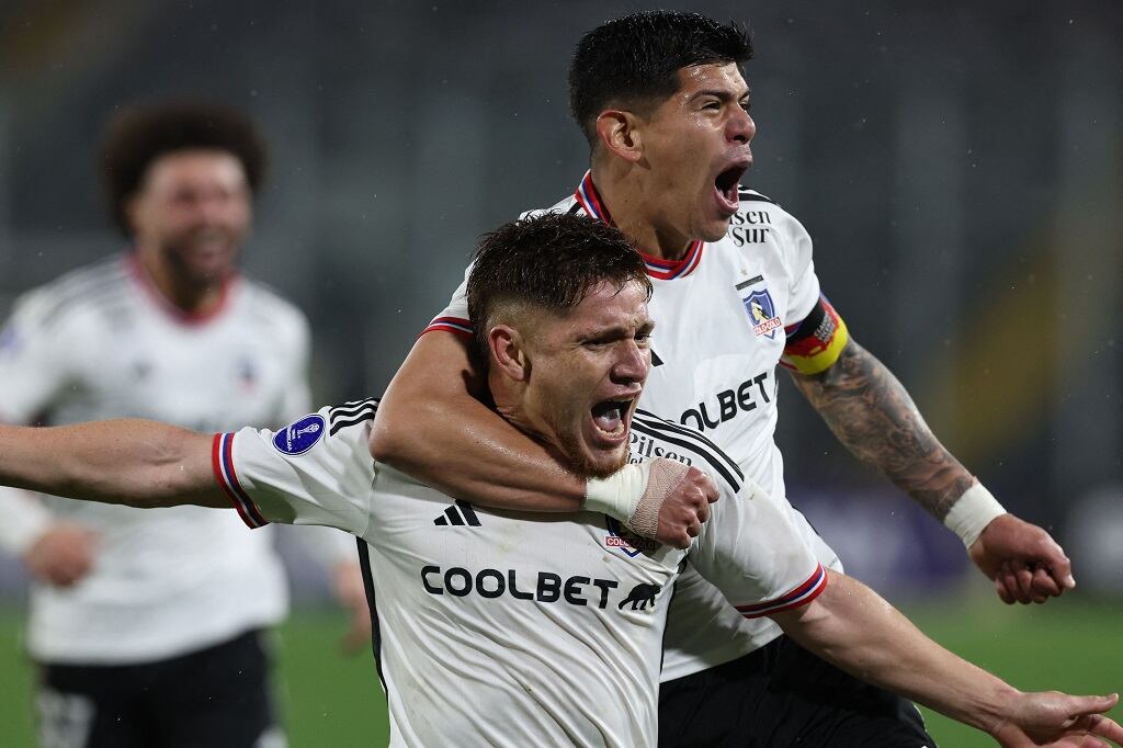 Colo-Colo's Argentine forward Leonardo Gil (L) celebrates with teammate midfielder Esteban Pavez after scoring during the Copa Sudamericana round of 32 knockout play-offs first leg football match between Chile's Colo Colo and Brazil's America Mineiro at the Monumental Stadium in Santiago, on July 11, 2023. (Photo by MARTIN BERNETTI / AFP) (Photo by MARTIN BERNETTI/AFP via Getty Images)