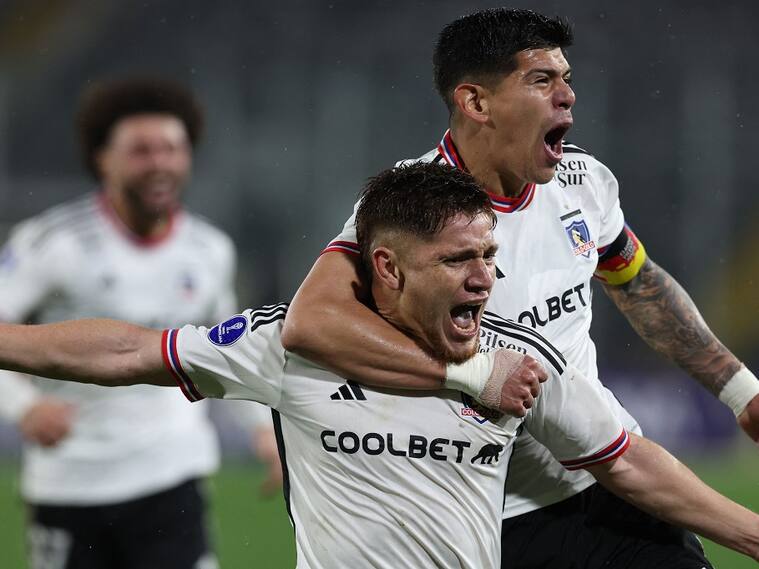 Colo-Colo's Argentine forward Leonardo Gil (L) celebrates with teammate midfielder Esteban Pavez after scoring during the Copa Sudamericana round of 32 knockout play-offs first leg football match between Chile's Colo Colo and Brazil's America Mineiro at the Monumental Stadium in Santiago, on July 11, 2023. (Photo by MARTIN BERNETTI / AFP) (Photo by MARTIN BERNETTI/AFP via Getty Images)